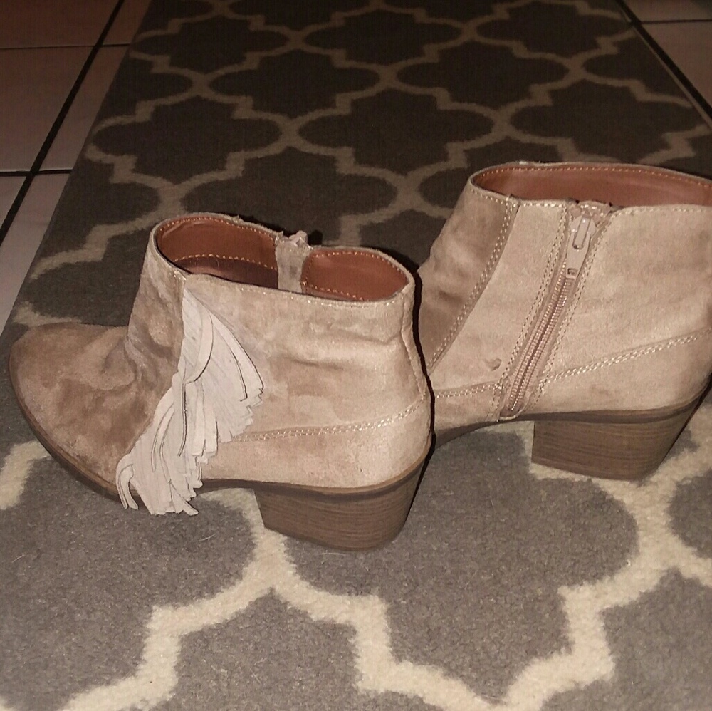 Low cut suede cowboy boots